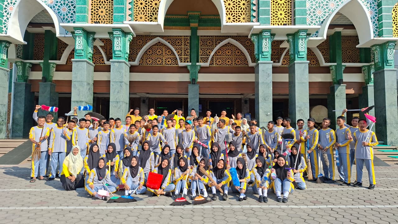 MAN 2 Blitar Semarakkan Geber Mas Nasional di Masjid Agung Miftahul Jannah Wlingi