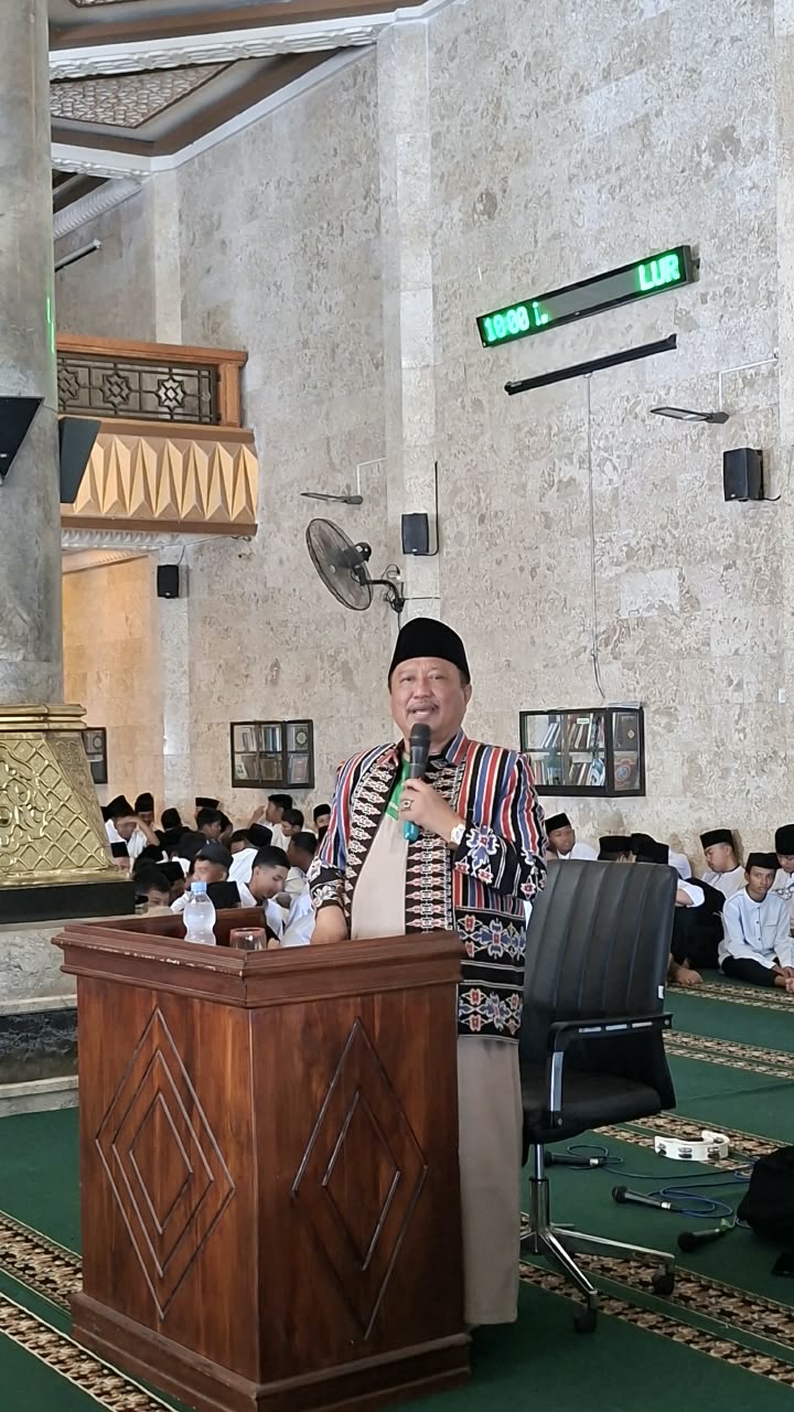 Meneladani Akhlak Nabi, Memperkokoh Negeri